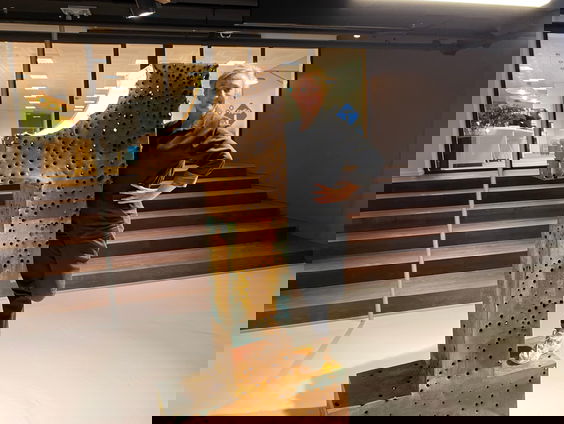 Zangeres Pieternel tourt langs de theaters