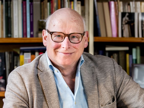 Oek de Jong winnaar Boekenbon literatuurprijs met roman Zwarte Schuur