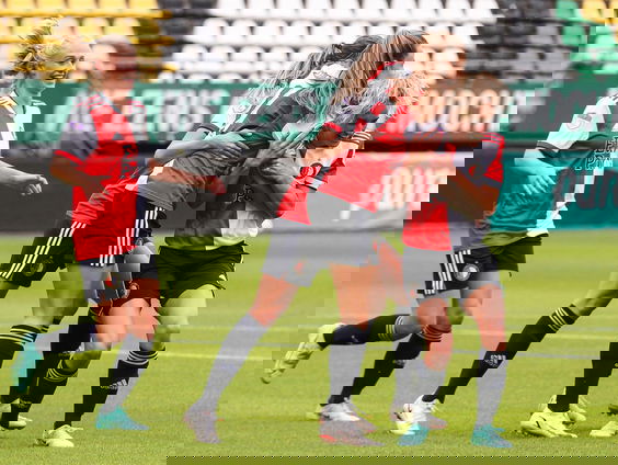 De eerste Klassieker in het vrouwenvoetbal