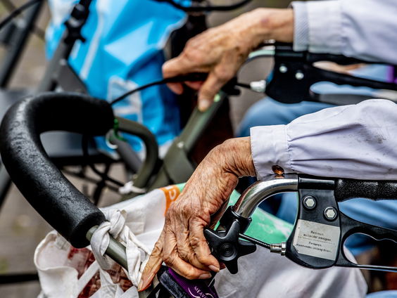 Willekeur verpleeghuisbezoekregels leidt tot spanningen