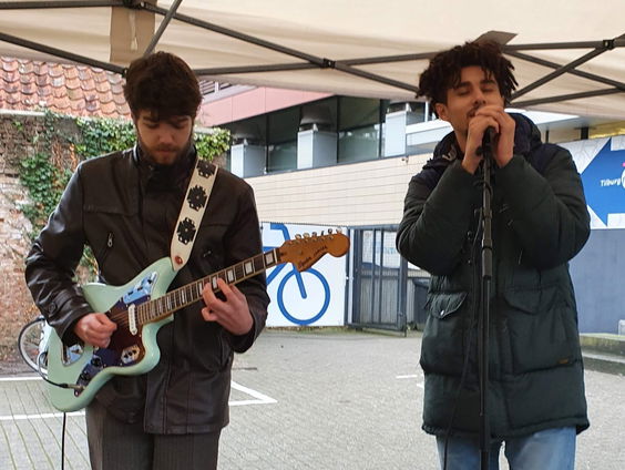 Joël Domingos met Liar Liar Pants On Fire