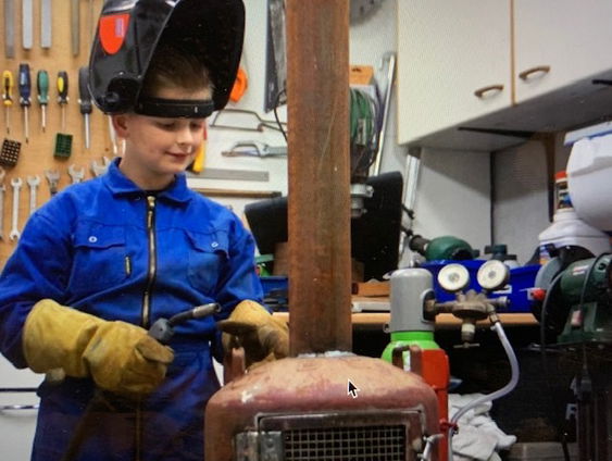 11-jarige Mathijs haalt lasdiploma