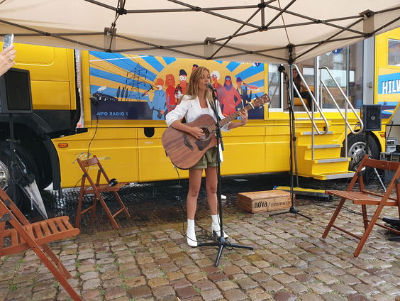 Sterre Koning met Het Is Al Laat Toch