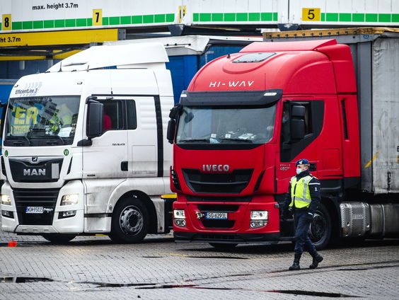 Europese Commissie verscherpt exportbeperkingen van vaccins