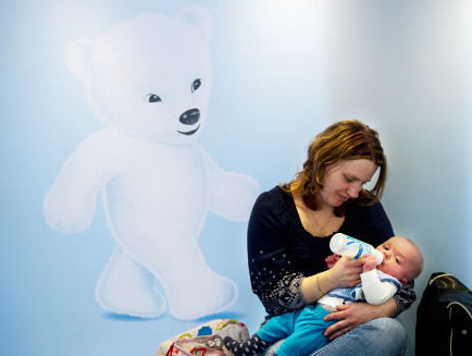 Steeds minder vrouwen bevallen thuis