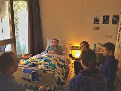 De Bedside Singers zingen voor mensen in een hospice; hoe is dat?