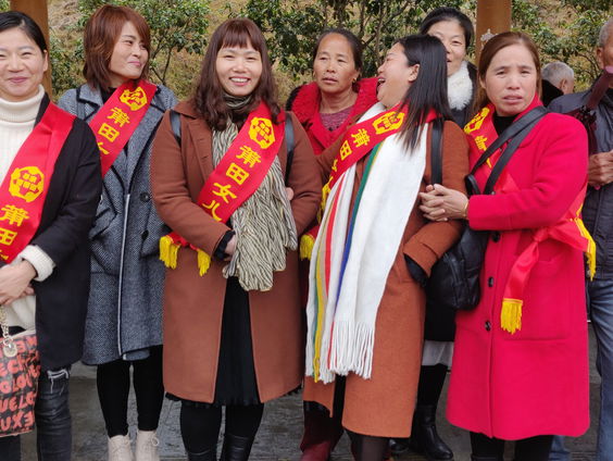 Op zoek naar de weggegeven dochters