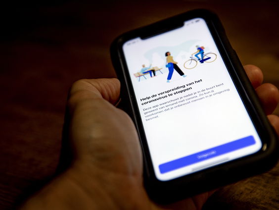 Werkgevers raden medewerkers af de CoronaMelder app te installeren