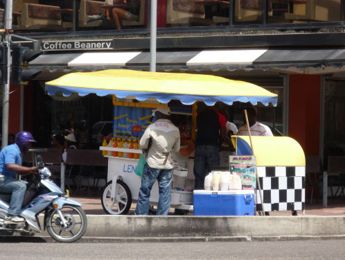 Karin en Sheila Sitalsing over Suriname