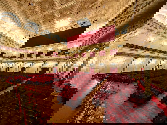 Hossende voetbalfans op de been, maar toch nog strenge regels: ‘Er wordt met twee maten gemeten'