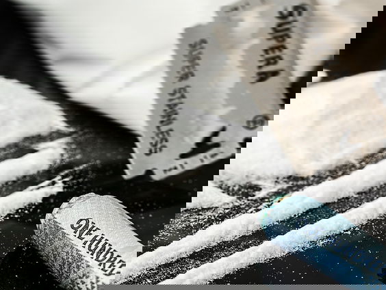 Bijzonder voorwerp gevonden bij drugsvondst: een boek over Mohammed Ali