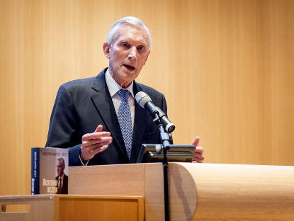 Sven Op 1 - Ben Bot (CDA) roept Hoekstra op: "laat Hugo blijven!"