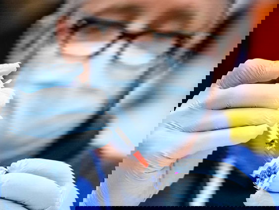 Vrijgeven van patenten om coronavaccins om tekort tegen te gaan: ja of nee?