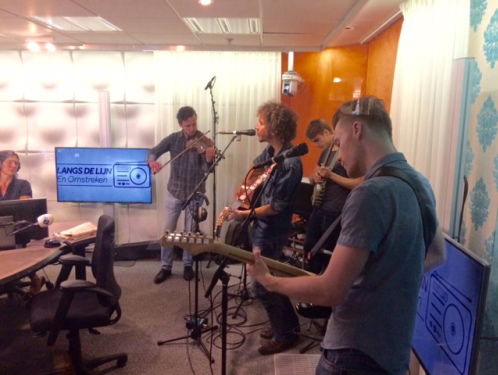 Live muziek: Assorted Travellers