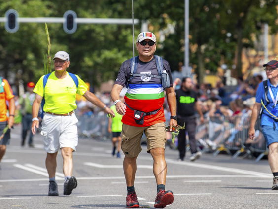 Wandelen om onderzoek naar coronavirus te ondersteunen