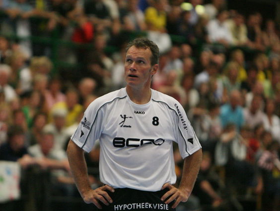 Hoe de afscheidswedstrijd van handballer Schuurs abrupt ten einde kwam