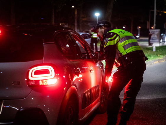 Stand.nl: Het kabinet moet alle mogelijke middelen inzetten om de Britse variant te bestrijden