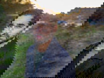 Kunststof - Abbie Chalgoum, acteur en schrijver