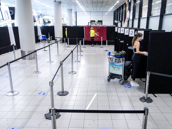 'Testtijden op Schiphol moeten worden verruimd'