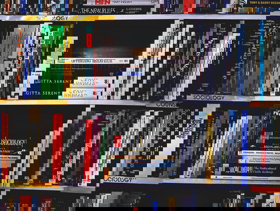 Welk jeugdboek moeten we nou echt lezen deze zomer?