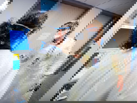 'Tussenvorm van zorg huisarts en ziekenhuis is nodig'