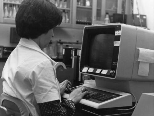 Angstige senioren op het web