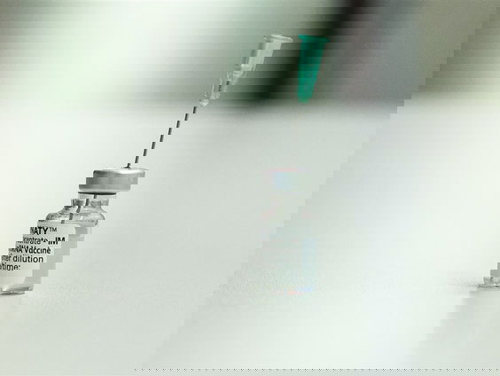 Gezond en volledig gevaccineerd? Dan nauwelijks kans op ziekenhuisopname