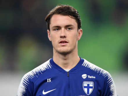 Voetballer Lam geeft rondleiding in zijn eigen hotel