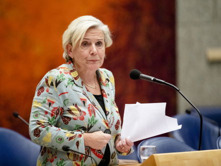 Minister Bijleveld op het matje vanwege bomaanval op Hawija