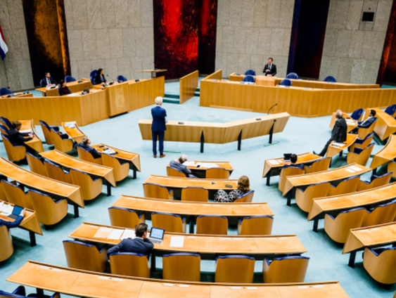 'Politici mogen geen andere functies hebben'