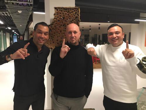 Een rijsttafel geserveerd krijgen op 10 kilometer hoogte