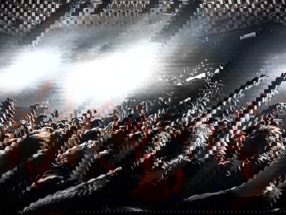 Gooi nachtclubs open in de strijd tegen illegale feesten