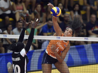 Volleybaldames spelen wedstrijd van het jaar