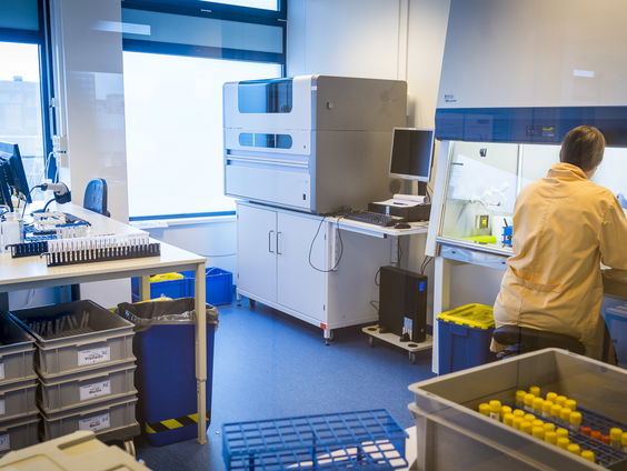 Hoe commerciële laboratoria de corona-testcapaciteit vergroten