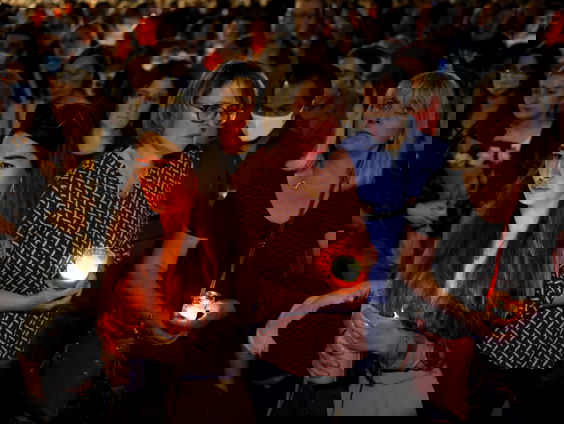 Wake in Engeland voor de vermoorde Sabina Nessa (28)