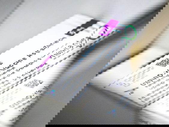 Nederland stopt uit voorzorg twee weken met inenten met AstraZeneca-vaccin