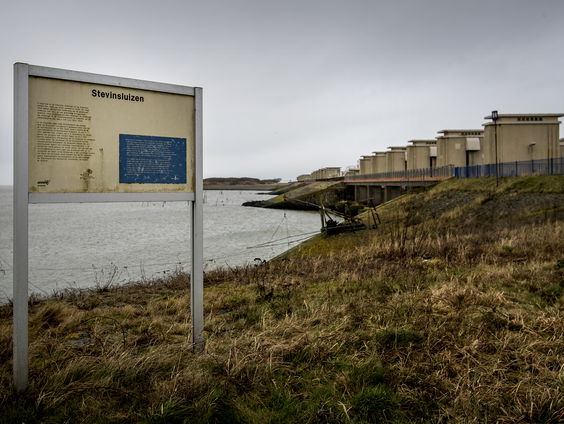 De Stevinsluizen gaan een half jaar dicht, geen vaarverkeer mogelijk