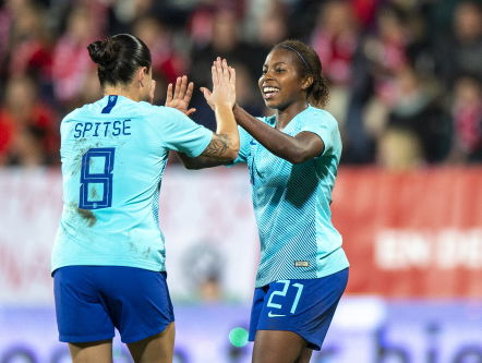 Oranjevrouwen op muziek: WK stap dichterbij