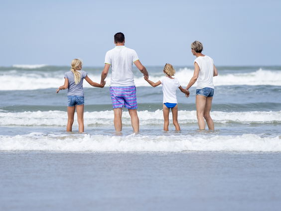 Minder mensen komen vakantie vieren in Nederland