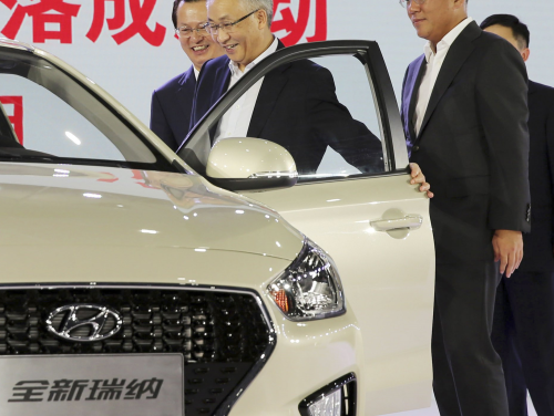 Waarom vinden Chinezen een nieuwe auto stinken?