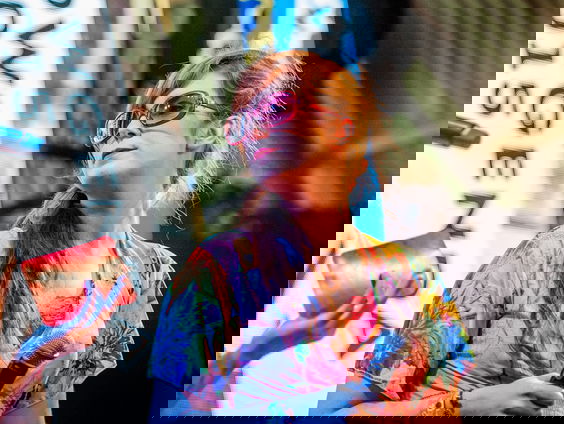 Kunstenaar Tinkebell terug uit Lesbos: "Dit is poging tot moord"