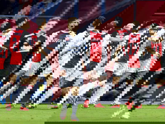 Ajax - Besiktas op muziek