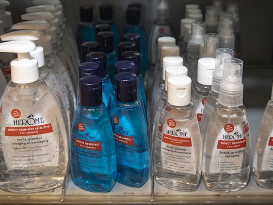 'Handgel met minder dan 70% alcohol kan juist een besmettingshaard worden'