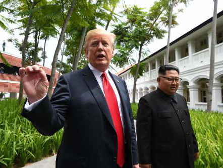 Trump en Kim ondertekenen een verklaring