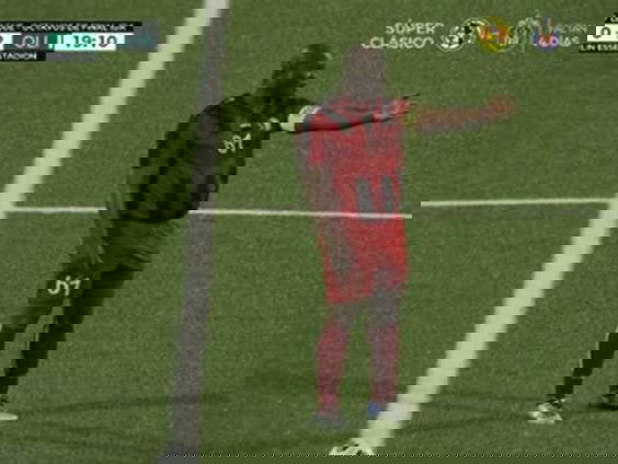 Surinaamse sportjournalist verafschuwd opstelling van Surinaamse vicepresident in belangrijk voetbaltoernooi