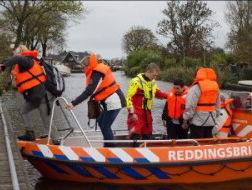 De reddingsbrigade oefent om straks onze levens te redden!