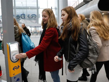 Stand.nl: Het openbaar vervoer moet net als in Luxemburg gratis worden