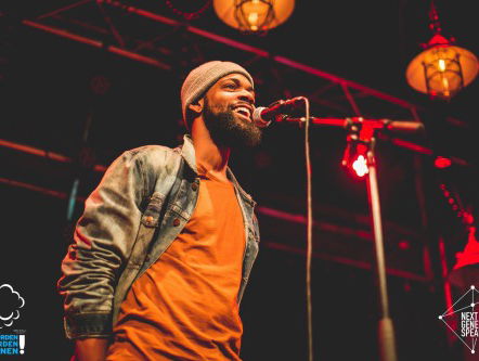 Dichter in de studio: Mickey Wo