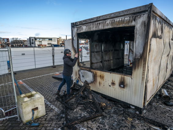 Marc Hamer volgt raadsdebat in Urk