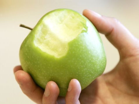 Geluidshaat: woedend worden op je collega die een appel eet